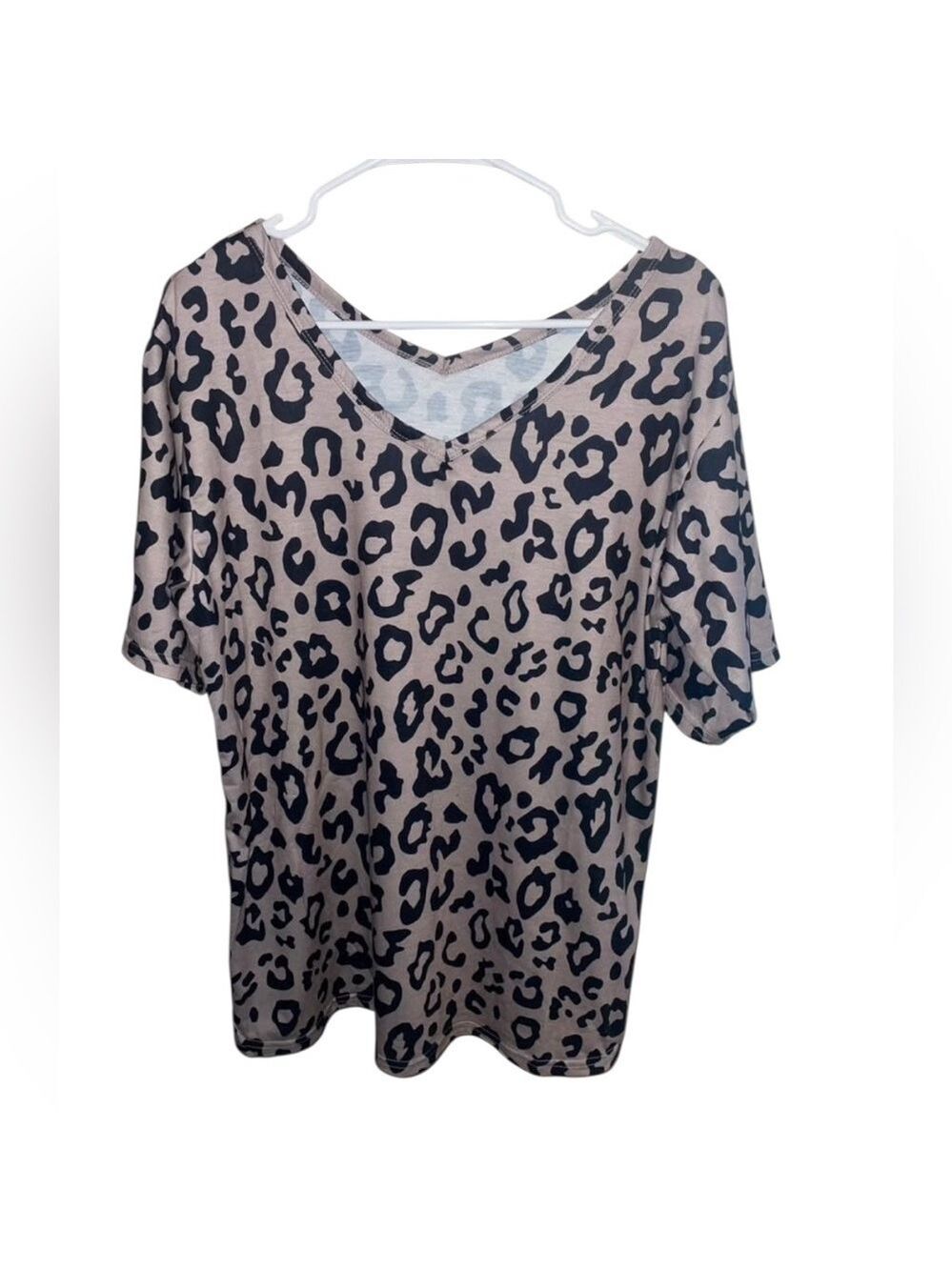 Women's Leopard Print V Neck Top - Picture 2 of 5